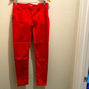 Tinseltown Juniors (G) Denim Couture red bottoms. Size 9, 63% cotton. Pre-owned.